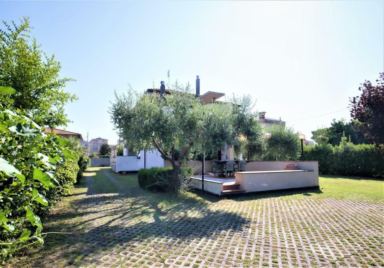 B&B Villa Apuana Marina Di Carrara Exterior foto